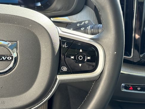 Used 2025 Volvo XC60 B5 Plus image 20