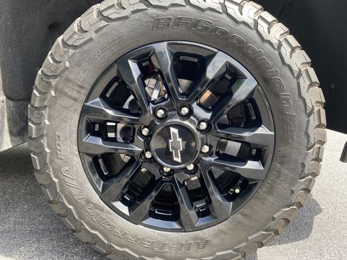 Used 2025 Chevrolet Silverado 2500 LTZ w/ Trail Boss Package AWD/4WD image 13
