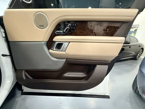Used 2018 Land Rover Range Rover HSE image 39