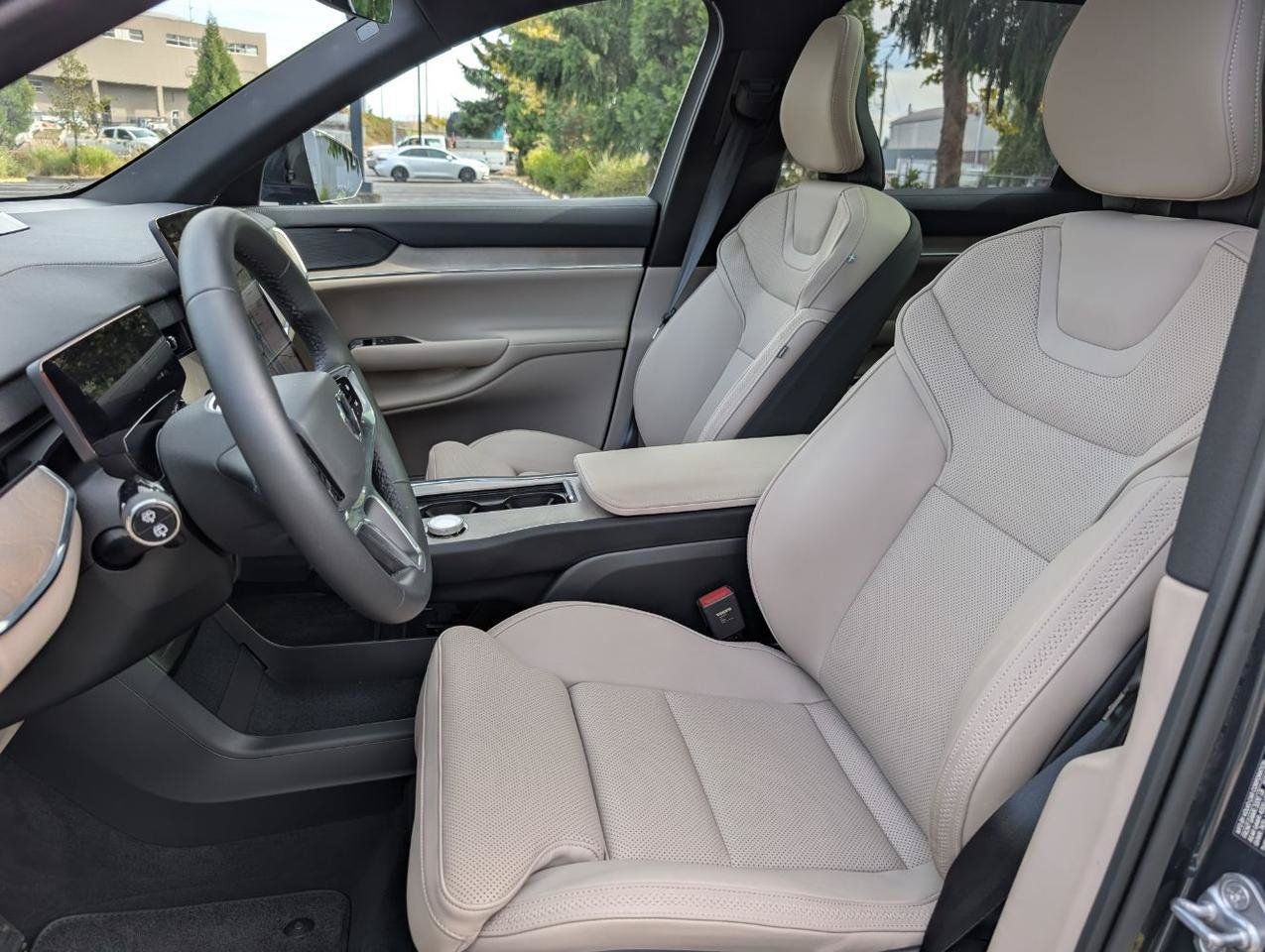 Used 2025 Volvo EX90 Ultra AWD/4WD image 10