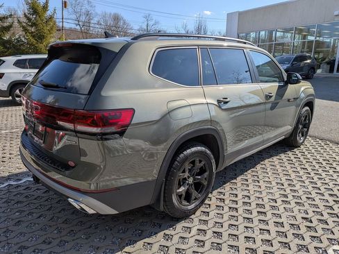 Used 2025 Volkswagen Atlas Peak Edition SE AWD/4WD image 5