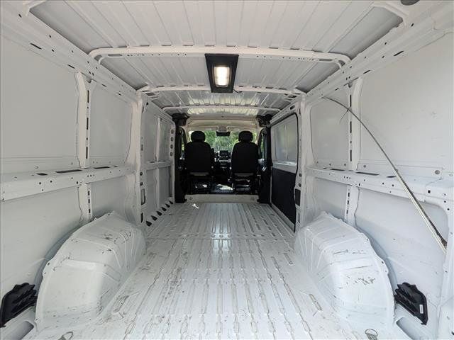 Used 2025 RAM ProMaster 2500 w/ Convenience Group FWD image 17