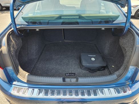 Used 2019 Volkswagen Jetta SEL w/ Cold Weather Package FWD image 19