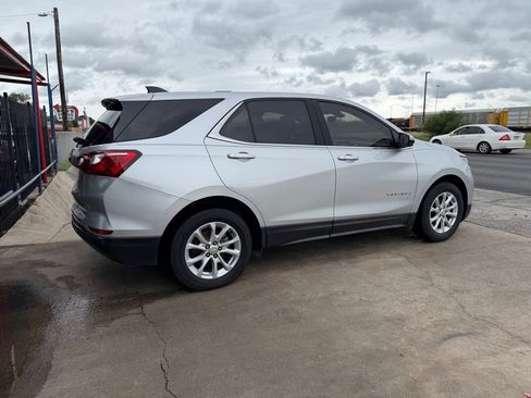 Used 2018 Chevrolet Equinox LT FWD image 16