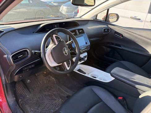 Used 2017 Toyota Prius Four image 7