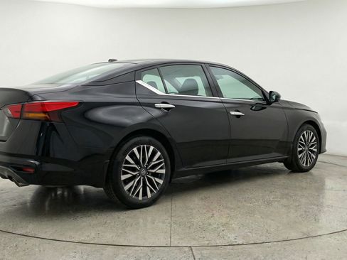 Used 2025 Nissan Altima 2.5 SV FWD image 9