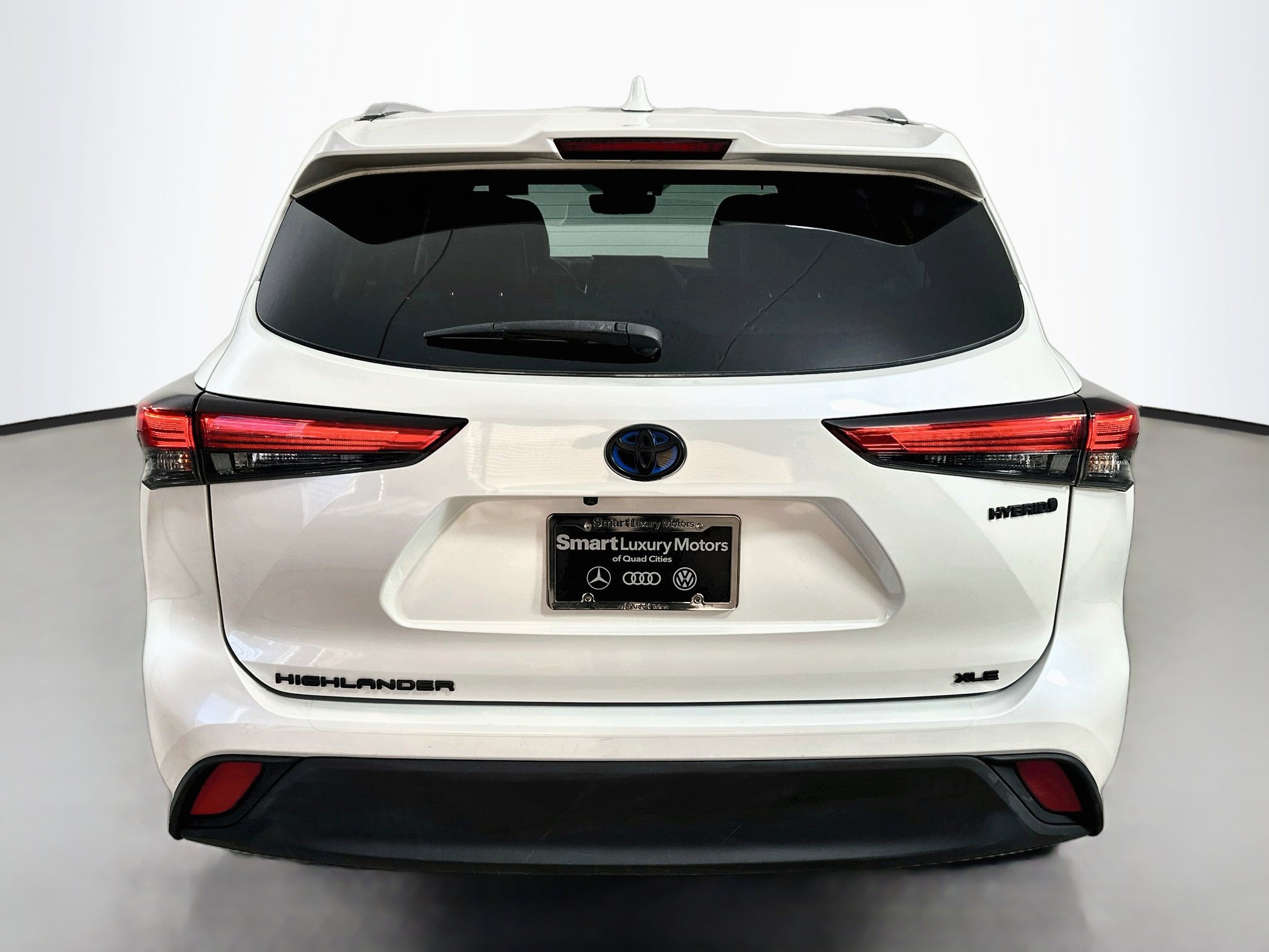 Used 2021 Toyota Highlander XLE AWD/4WD image 6