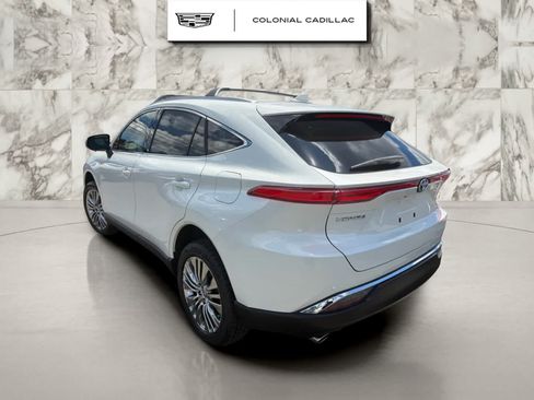 Used 2022 Toyota Venza XLE AWD/4WD image 3