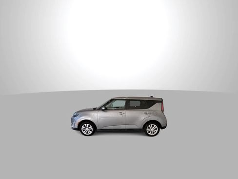 Used 2023 Kia Soul LX FWD image 5