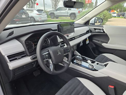 New 2026 Mitsubishi Outlander SE FWD image 11
