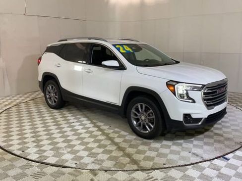 Used 2024 GMC Terrain SLT AWD/4WD image 2