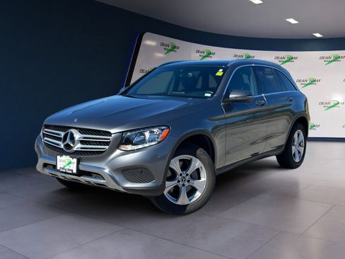 Used 2018 Mercedes-Benz GLC 300 4MATIC image 3