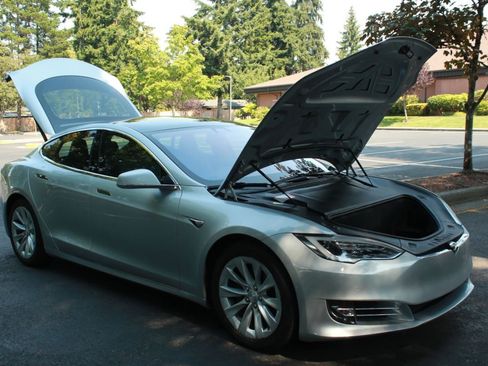 Used 2018 Tesla Model S 75D AWD/4WD image 32