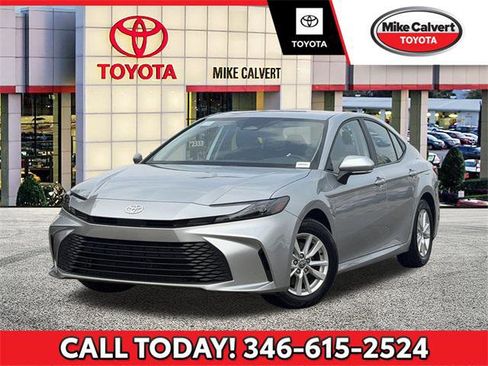 Certified 2025 Toyota Camry LE image 1