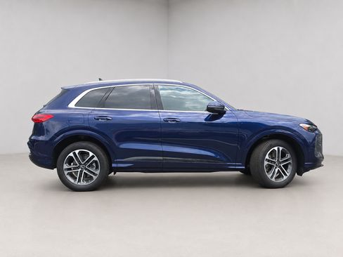 Certified 2025 Audi Q5 Premium w/ Convenience Package AWD/4WD image 8