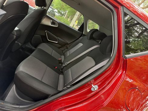 Used 2025 Kia Soul LX w/ LX Technology Package image 34