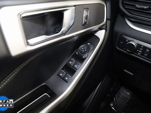 Used 2022 Ford Explorer XLT image 31