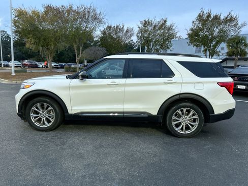 Used 2023 Ford Explorer XLT w/ Equipment Group 202A image 6