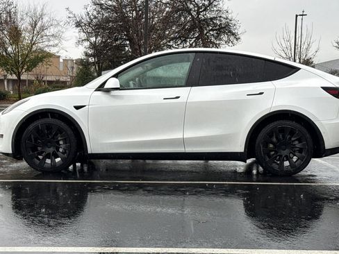Used 2020 Tesla Model Y Long Range image 14
