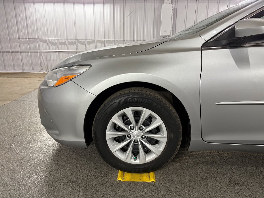 Used 2016 Toyota Camry LE FWD image 17