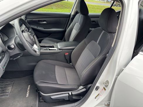 Used 2025 Nissan Sentra SV FWD image 31