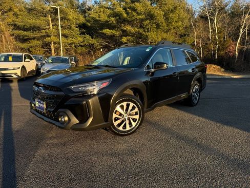 Used 2024 Subaru Outback Premium image 16