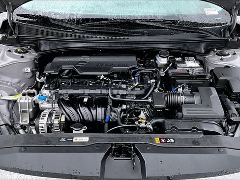 Used 2025 Hyundai Elantra SEL FWD image 28