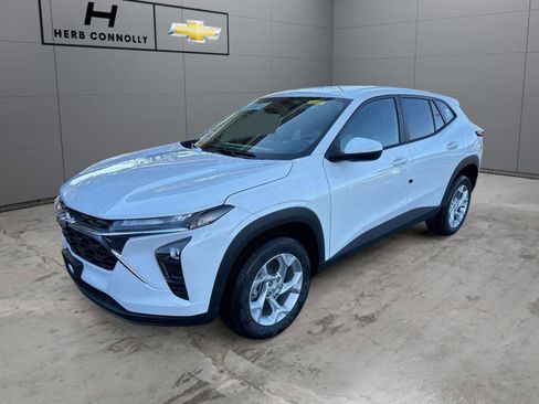 New 2026 Chevrolet Trax LS w/ LS Convenience Package image 3