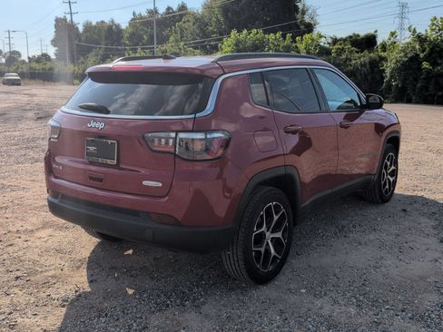 Used 2024 Jeep Compass Latitude AWD/4WD image 6