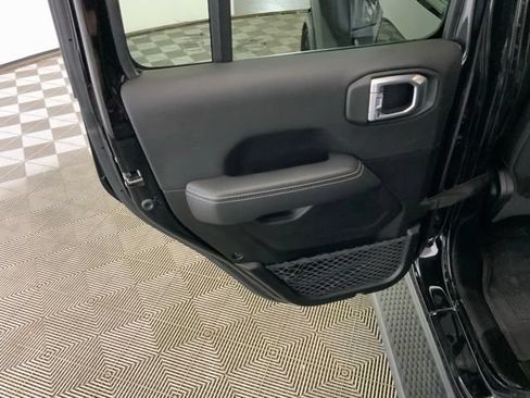 Used 2023 Jeep Wrangler Unlimited Sahara AWD/4WD image 29