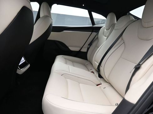 Used 2021 Tesla Model S Plaid image 18