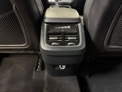 Used 2018 Volvo XC90 T5 Momentum w/ Convenience Package image 19