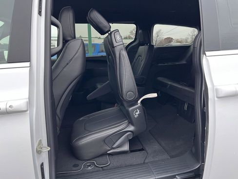 New 2026 Chrysler Pacifica Select image 36