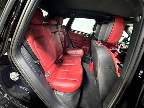 Used 2026 Porsche Macan AWD/4WD image 31