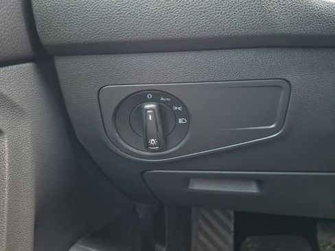 Used 2018 Volkswagen Tiguan S FWD image 28