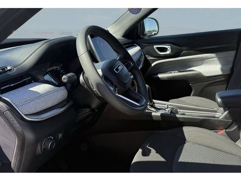 Used 2025 Jeep Compass Sport image 14