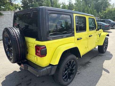 Used 2023 Jeep Wrangler Unlimited Sahara w/ Cold Weather Group AWD/4WD image 5