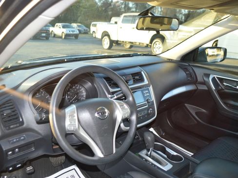 Used 2018 Nissan Altima 2.5 S w/ S Convenience Package image 15