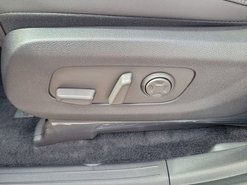 New 2026 Kia Carnival EX FWD image 24