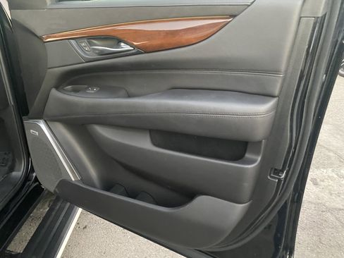 Used 2018 Cadillac Escalade Premium Luxury image 25