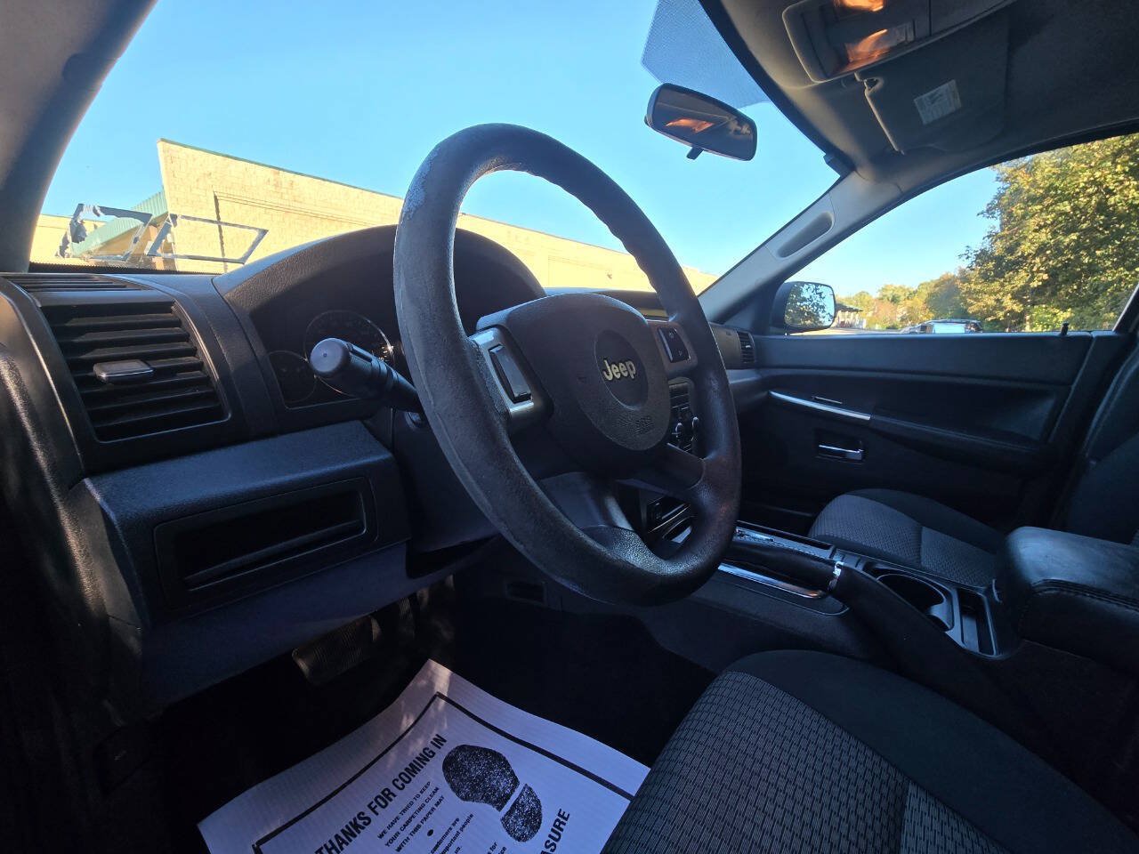 Used 2010 Jeep Grand Cherokee Laredo AWD/4WD image 19
