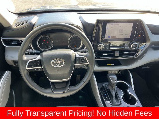 Used 2023 Toyota Highlander XLE AWD/4WD image 12