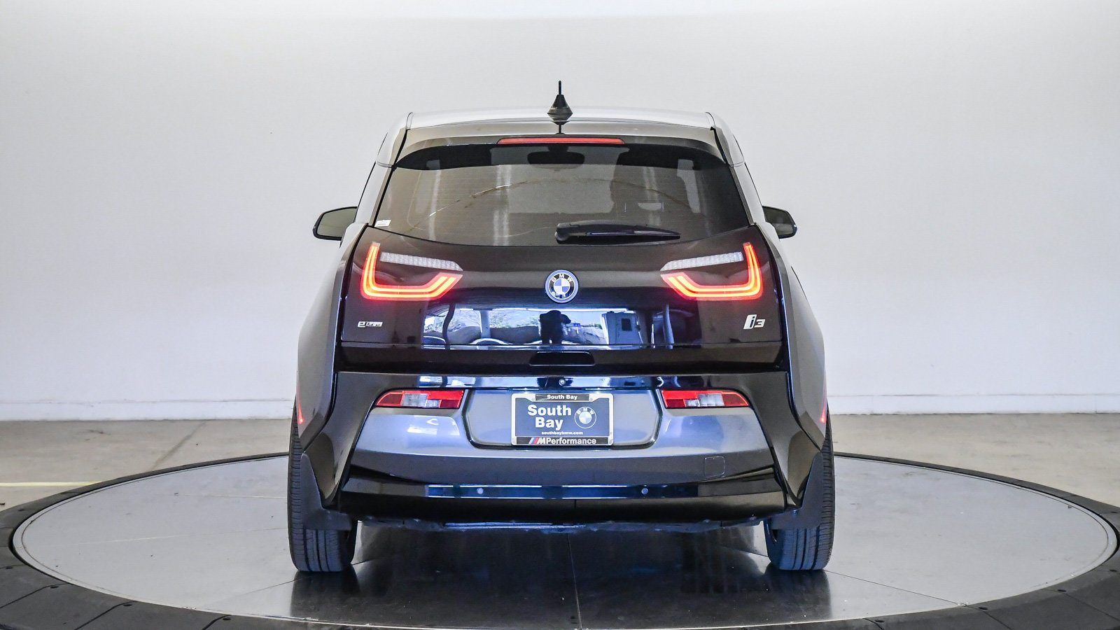 Used 2017 BMW i3 w/ Range Extender RWD image 3