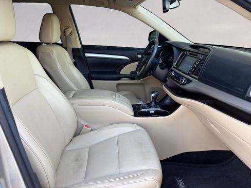Used 2015 Toyota Highlander XLE FWD image 15