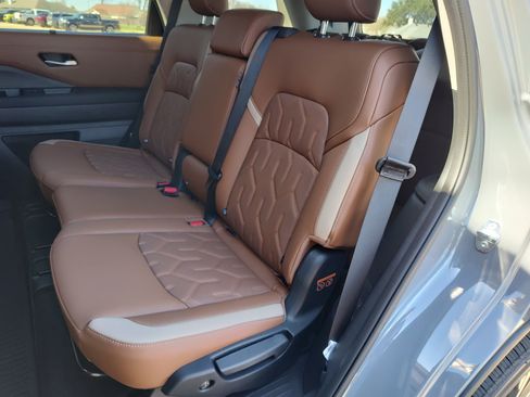 New 2026 Nissan Pathfinder Platinum image 15