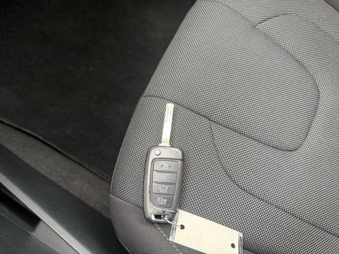 Used 2023 Hyundai Elantra SE w/ Preferred Accessory Package FWD image 34