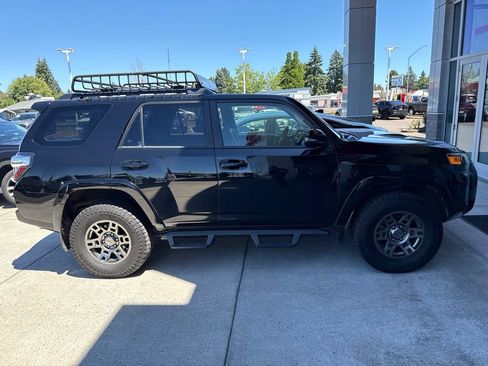 Certified 2020 Toyota 4Runner Venture w/ Moonroof Package AWD/4WD image 4