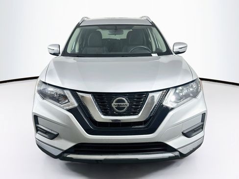 Used 2018 Nissan Rogue SV FWD image 2