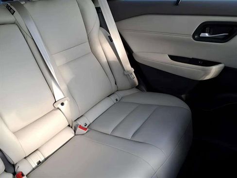 Used 2023 Nissan Rogue SL w/ SL Premium Package image 19