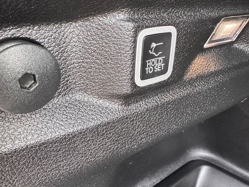 Used 2023 Jeep Grand Cherokee L Laredo AWD/4WD image 16